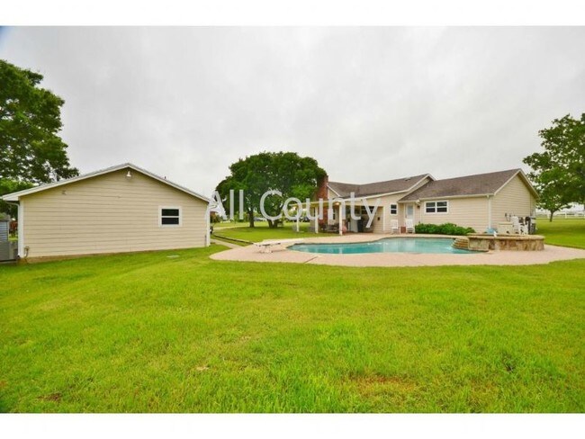Building Photo - 4880 FM 663