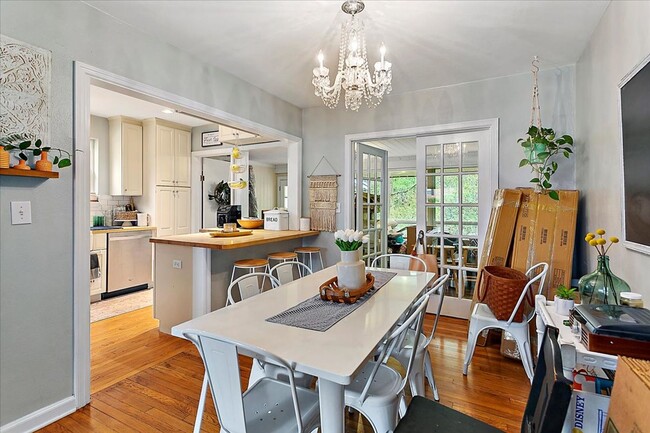 Building Photo - Live in highly desired San Marco