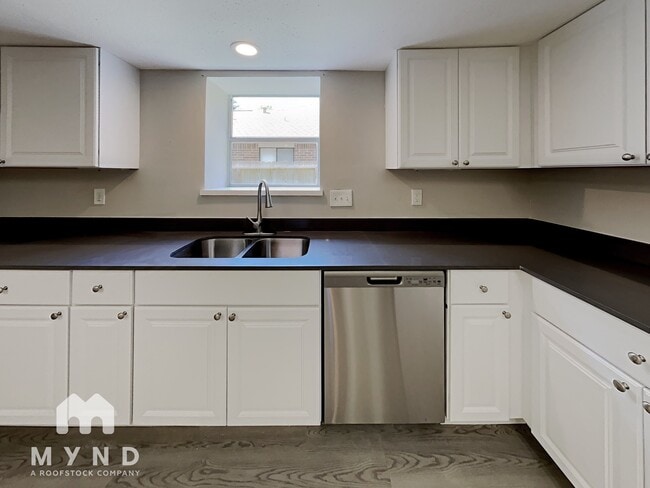 Foto del edificio - 10631 Plum Lake Dr