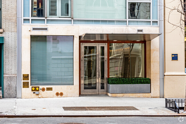 Building Photo - 116 W 22nd St