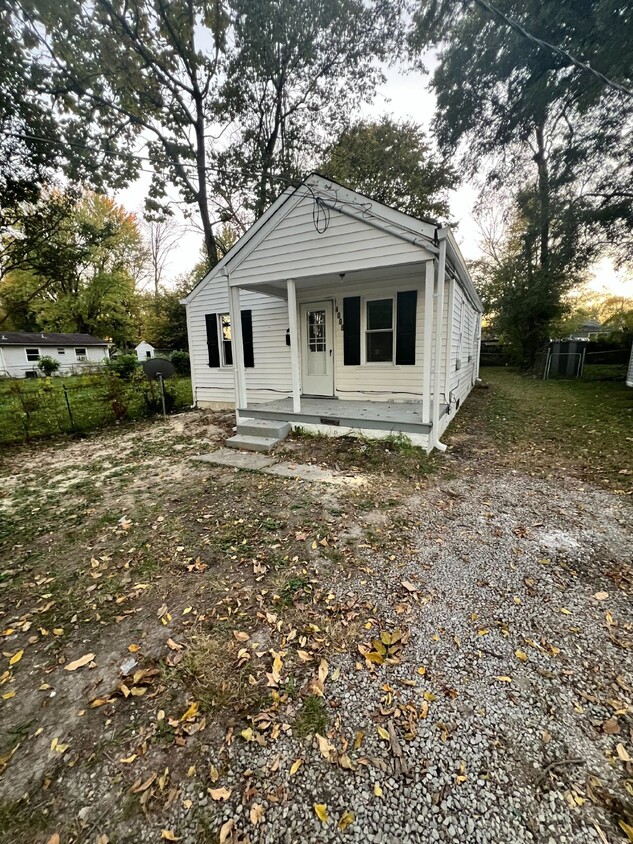 Primary Photo - Newly Remodeled Cozy 2-Bedroom Home in Lou...