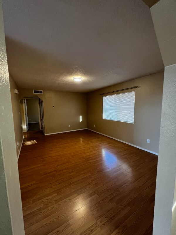 Foto del edificio - 337 Gorman Ave