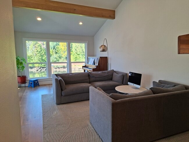 Building Photo - 9512 Randall Dr