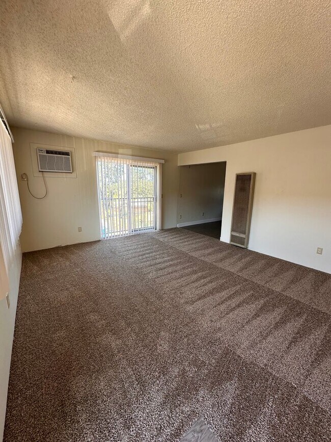 Building Photo - ***MOVE IN SPECIAL $500 OFF FIRST MONTHS R...