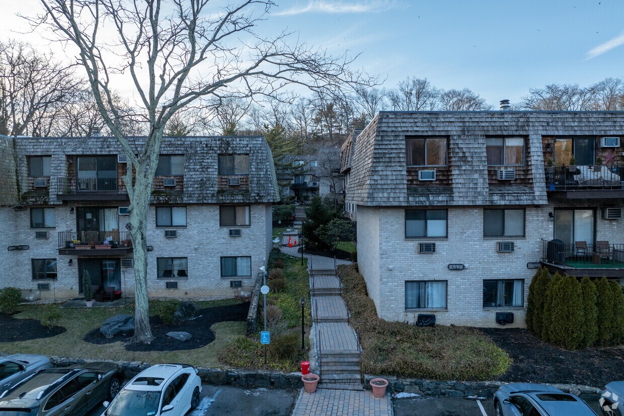 555 Avenida Central Park - Scarsdale Meadows