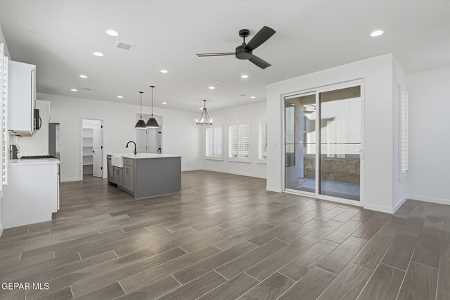 Foto del edificio - 4512 Mark Avizo