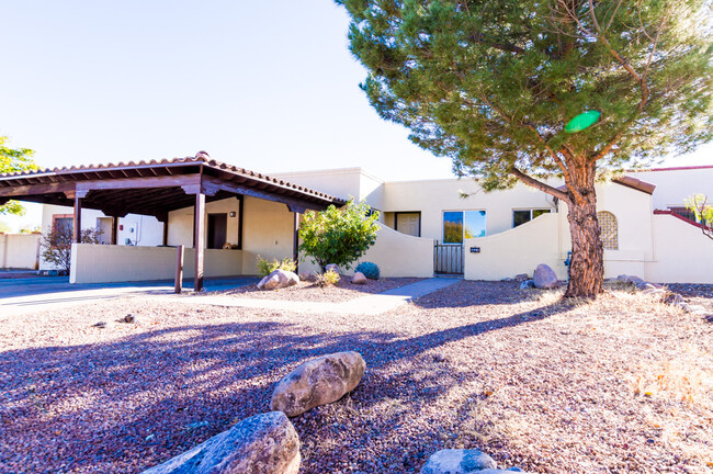 Building Photo - 1448 E Carmelita Dr