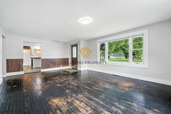 Foto del edificio - Charming Updated 3-Bedroom Ranch in Anderson, IN, Available Now!