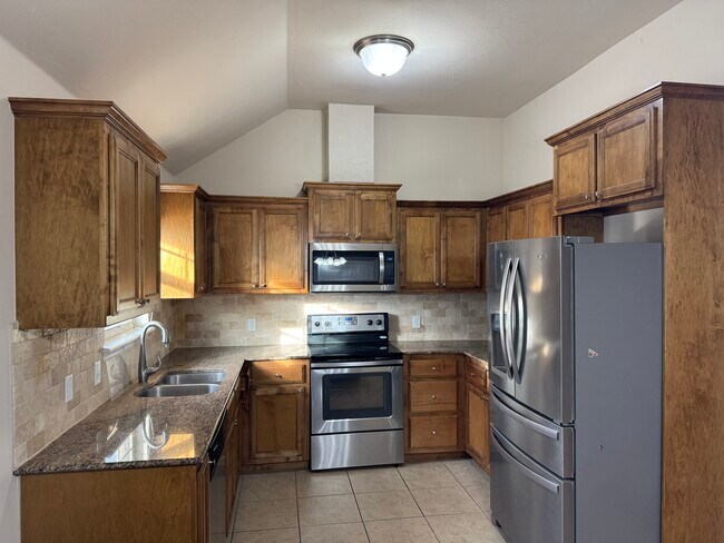 Foto del edificio - 2321 Golden Ln