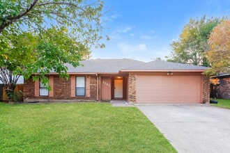 Building Photo - 1305 Duvall Dr
