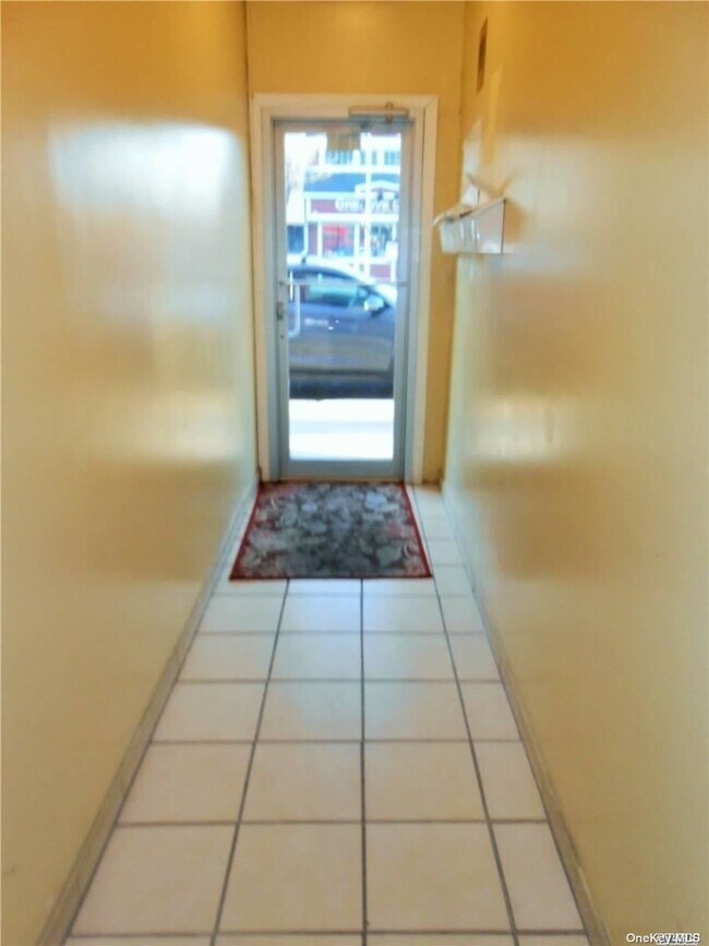 204 Sunrise Hwy Unit 2, Rockville Centre, NY 11570 Room for Rent in