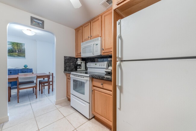 Building Photo - 951 De Soto Rd