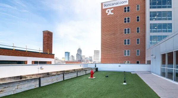 Foto del edificio - 335 W 9th St