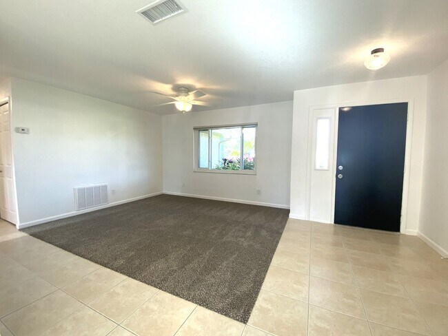 Foto del edificio - Beautifully Remodeled 2 Bedroom Port Orang...