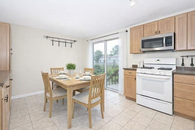 Foto del edificio - 198 Cohasset St