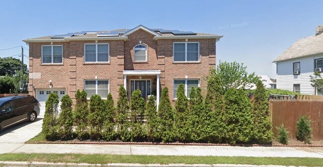 Photo - 1068 Fulton St House