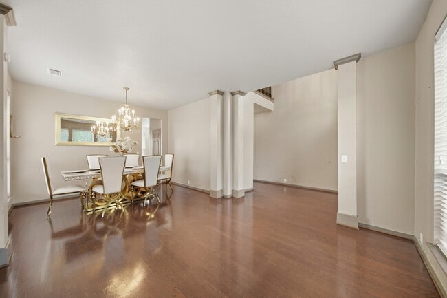 Foto del edificio - 8804 Sunforest Ln