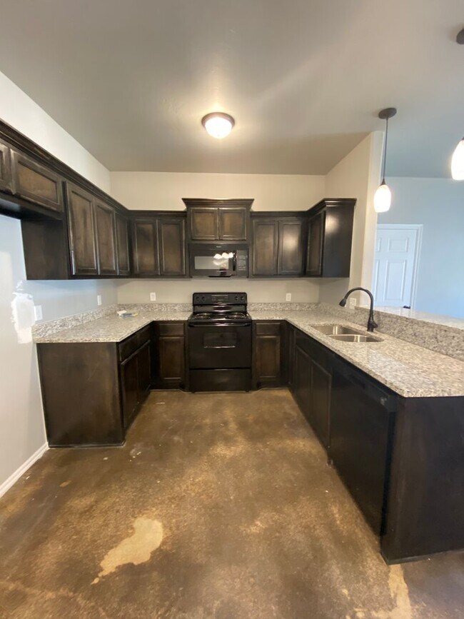 Foto del edificio - 3 bedroom and 2 bathroom duplex in El Reno!