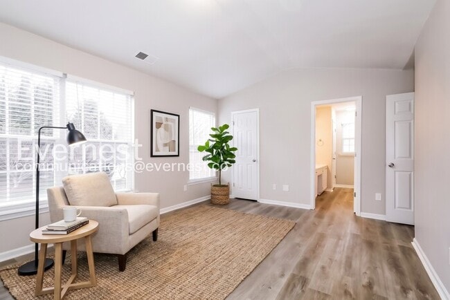Building Photo - Limited Time Special Offer / 3 Bed, 2.5 Bath Townhome with Garage / Pet-Friendly / Vouchers Accep...