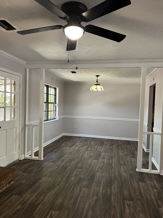 Building Photo - 662 Stonehedge Dr