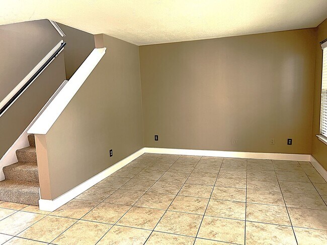 Building Photo - 6819 Kingwood Glen Dr