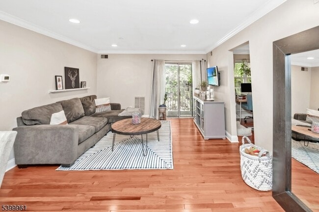 Building Photo - 52 Brookside Ln