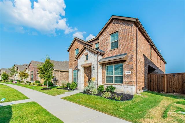 Building Photo - 2261 Miramar Dr