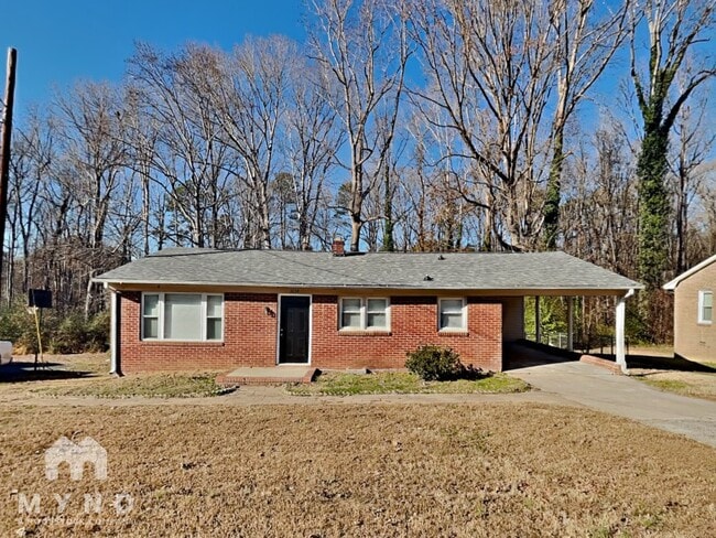 Building Photo - 2634 Skyland Dr