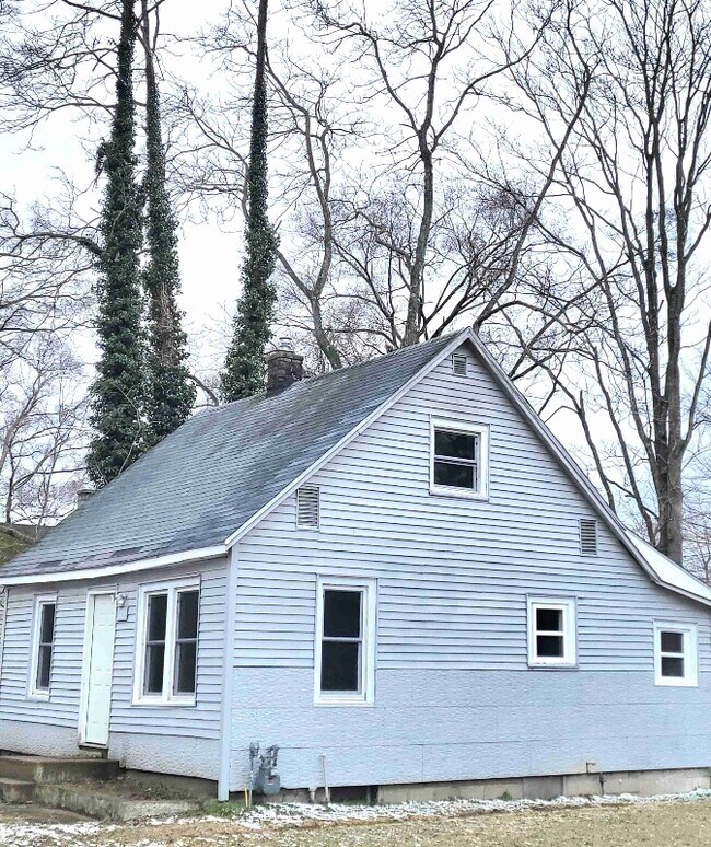 Building Photo - 1080 Thomas Ave