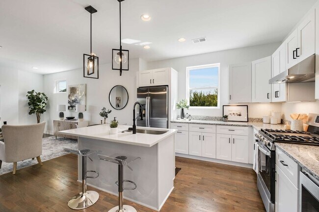 Building Photo - 1806 Lischey Ave