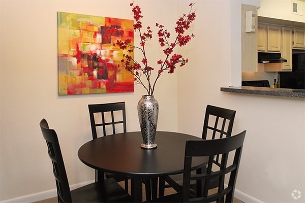 Dining Area - The Crossings at Short Pump