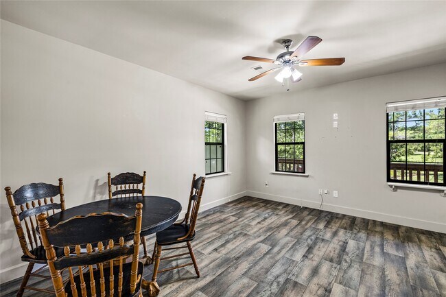 Foto del edificio - 10423 Deer Lake Lodge Rd