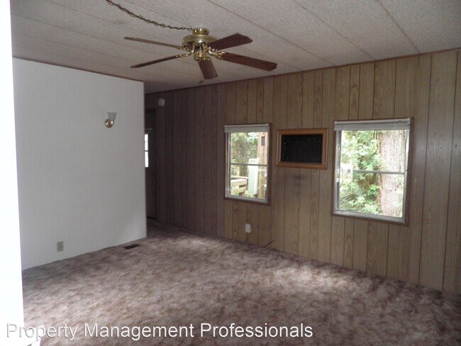 Building Photo - 1 br, 1 bath House - 165-A Moss Lane