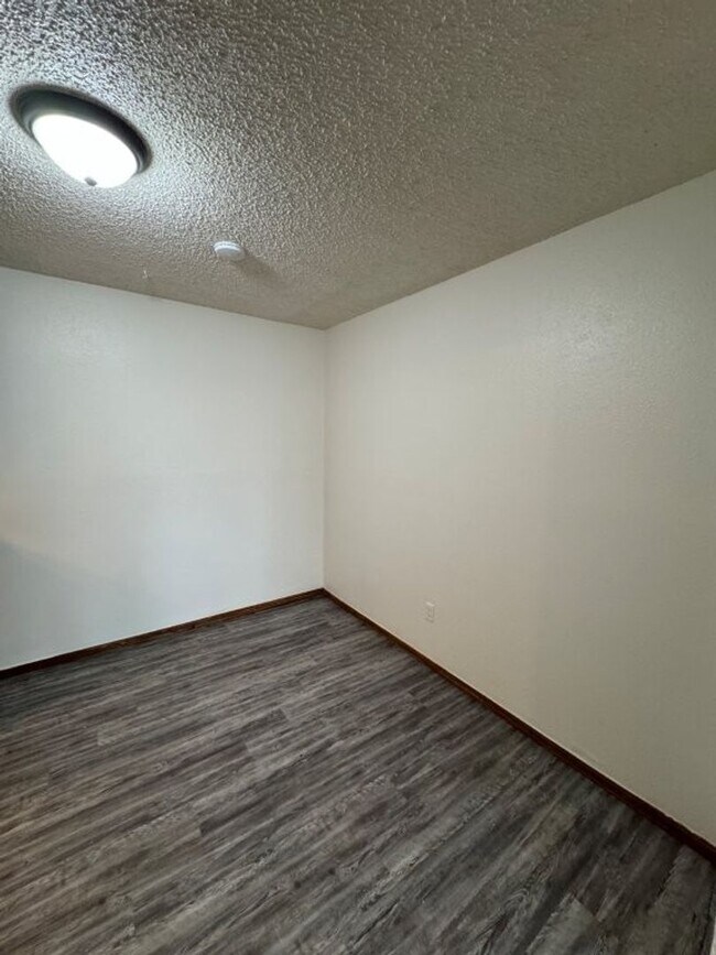 Foto del edificio - $200 0ff your move in before October 1st. ...