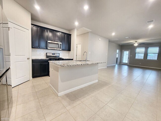 Foto del edificio - 3 br, 2 bath House - 6806 Pleasanton Pkwy