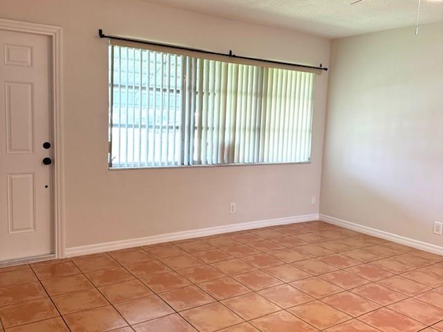 Foto del edificio - 4901 NW 27th Ave