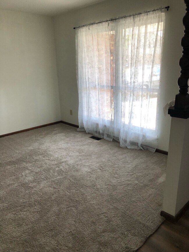 Foto del edificio - 4023 Caprice Rd