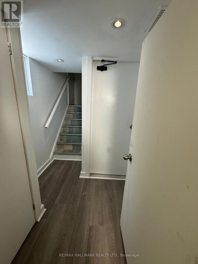 Building Photo - 596 Winona Dr