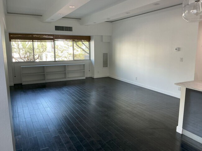 Building Photo - 1155 N La Cienega Blvd
