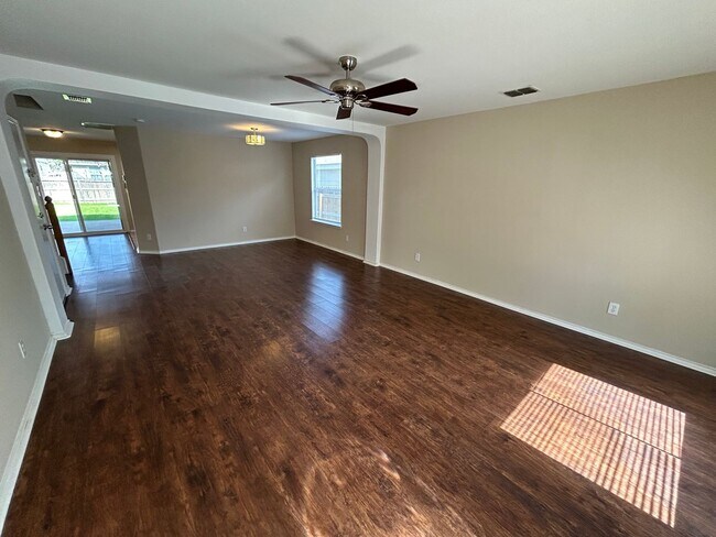 Foto del edificio - AVAILABLE NOW! 2-Story 3 Bedroom / 2.5 Bat...