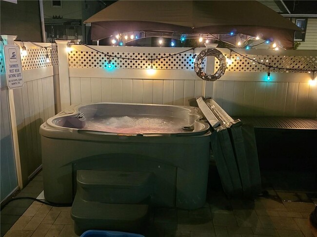 Building Photo - 327 Beach 88th St