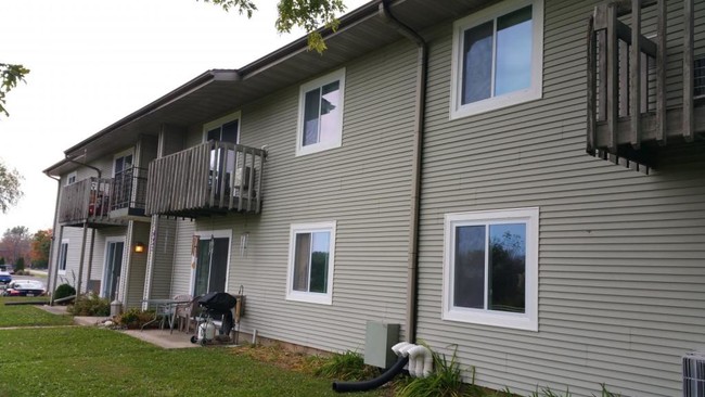 Building Photo - 6576 Lake Road # 7