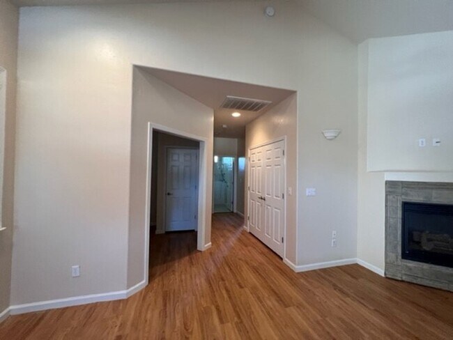 Foto del edificio - Coming Soon!