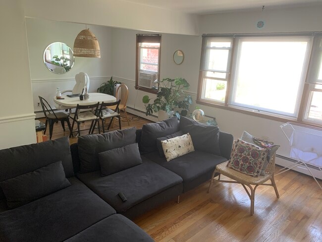 Building Photo - 841 Adams Ave