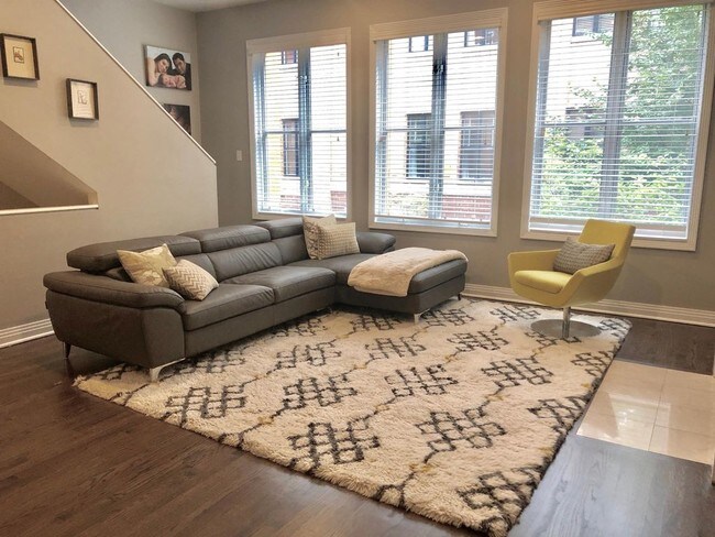 Living Area - Level 2 - 1117 W Monroe St