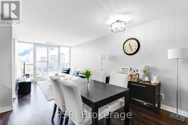 Photo du bâtiment - 320 Richmond St E