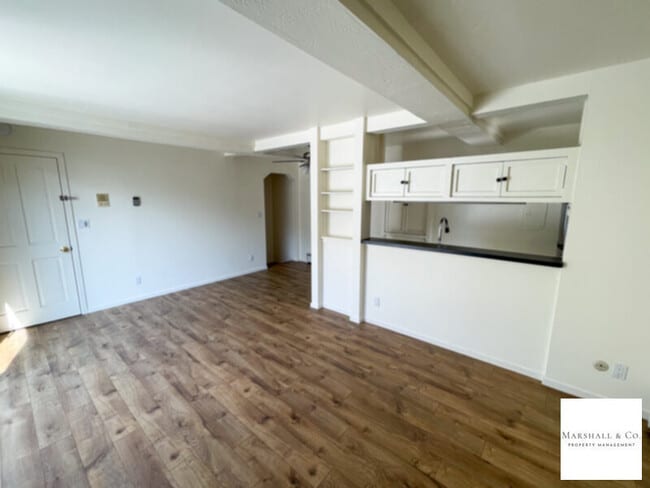 Building Photo - NEW LISTING! CHARMING, PRIVATE 1BR/1BA DUP...