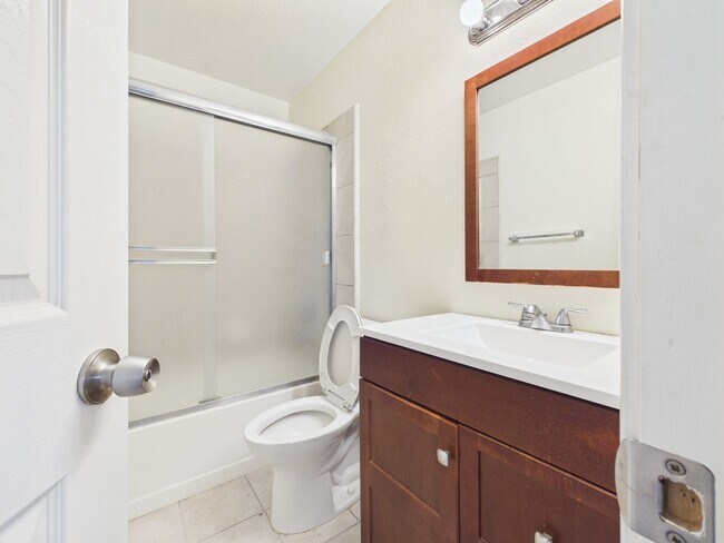 Foto del edificio - AVAILABLE 3/25 - 1 bed 1 bath condo in Monterey