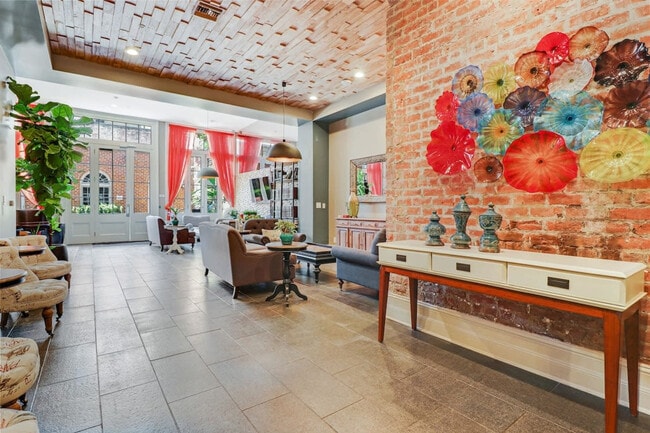 Building Photo - 822 Perdido St