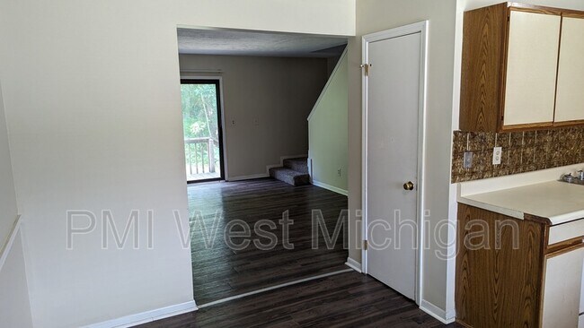 Building Photo - 6060 In the Pines Dr SE